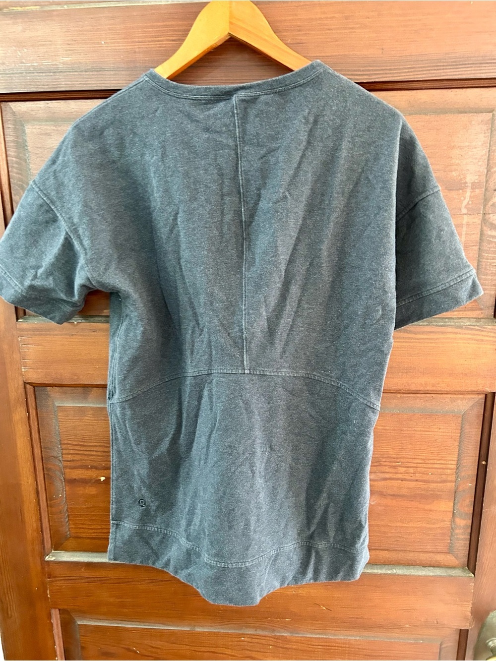 lululemon athletica Men’s Short Sleeve Tee in Heathered Naval - Picture 4 of 12